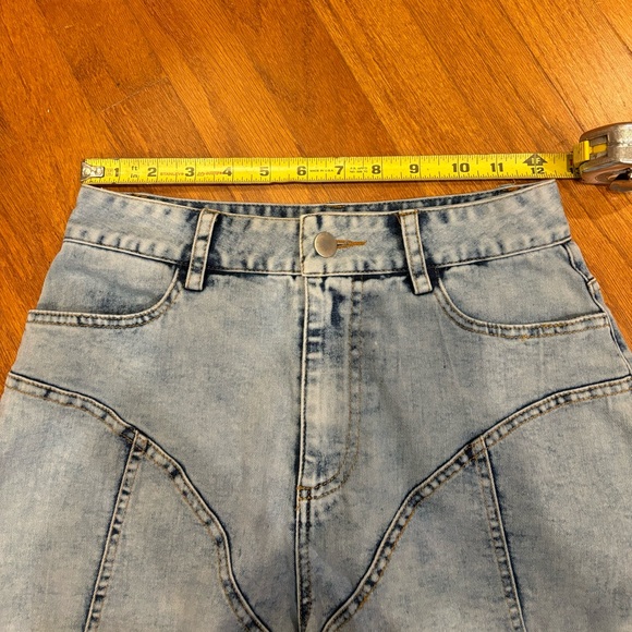 LE LIS Denim High-Rise Shorts - Picture 3 of 5